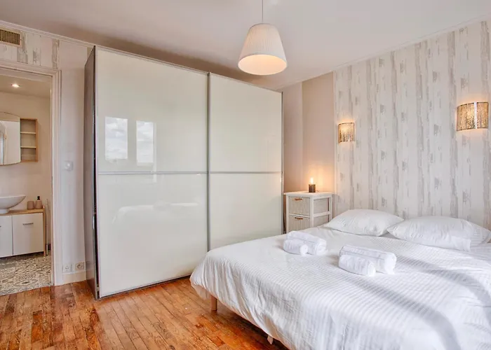 Apartment Cosy - Tram & Commerces A Pieds - Lumineux