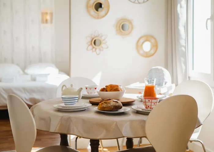 Cosy - Tram & Commerces A Pieds - Lumineux Apartment